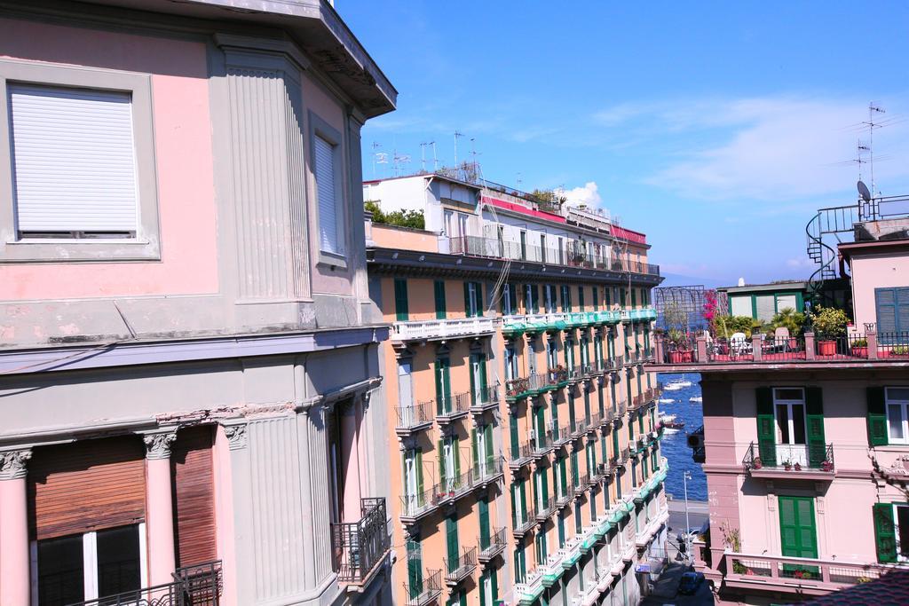 Megaride Santa Lucia Bed & Breakfast Napoli Bagian luar foto