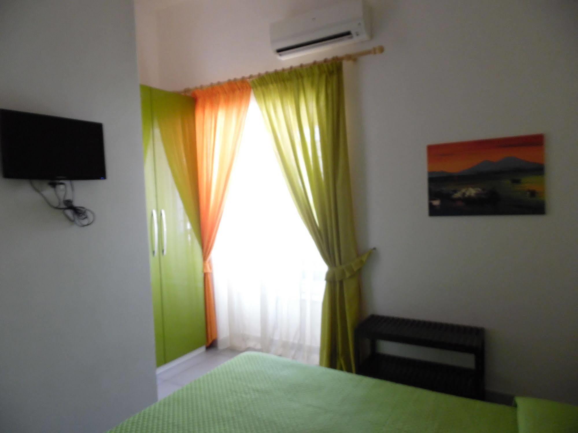 Megaride Santa Lucia Bed & Breakfast Napoli Bagian luar foto