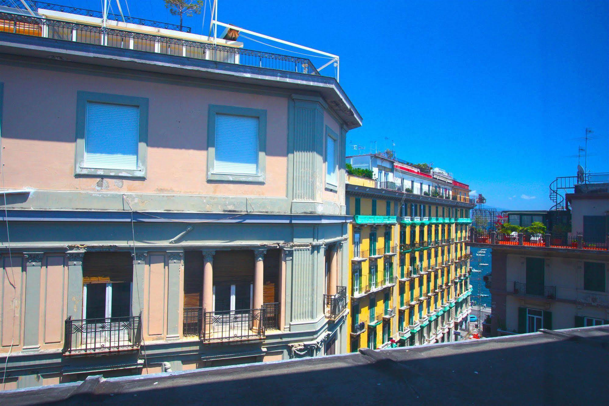 Megaride Santa Lucia Bed & Breakfast Napoli Bagian luar foto