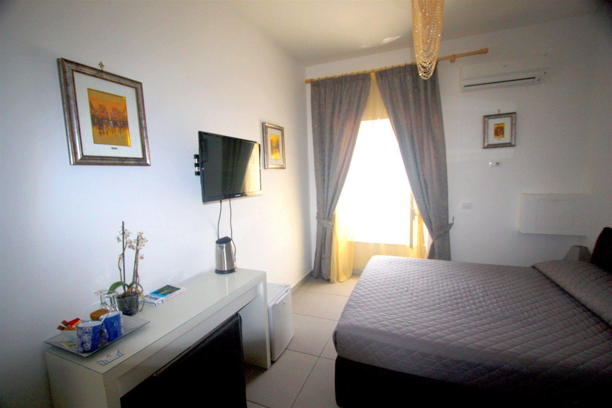 Megaride Santa Lucia Bed & Breakfast Napoli Bagian luar foto